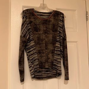 Long sleeves light weight top